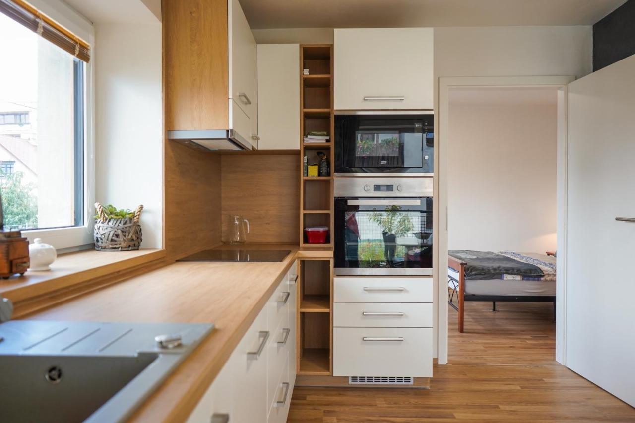 Vila Vekose - Apartman S Terasou A Zahradou Hradec Kralove Exterior photo